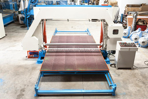Máquina cortadora de espuma horizontal Máquina de fabricación de colchones de espuma PU de automatización - Product Image 4