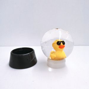 Venta caliente al por mayor artesanía <span class=keywords><strong>de</strong></span> fieltro en forma <span class=keywords><strong>de</strong></span> pato globo <span class=keywords><strong>de</strong></span> <span class=keywords><strong>nieve</strong></span> cúpula <span class=keywords><strong>bola</strong></span> <span class=keywords><strong>de</strong></span> cristal vacía para artesanías <span class=keywords><strong>de</strong></span> resina con brillo DIY - Product Image 3