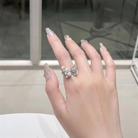 Bague en perles papillon et boîtes à bijoux personnalisées et cartes de remerciement avec logo, livraison directe