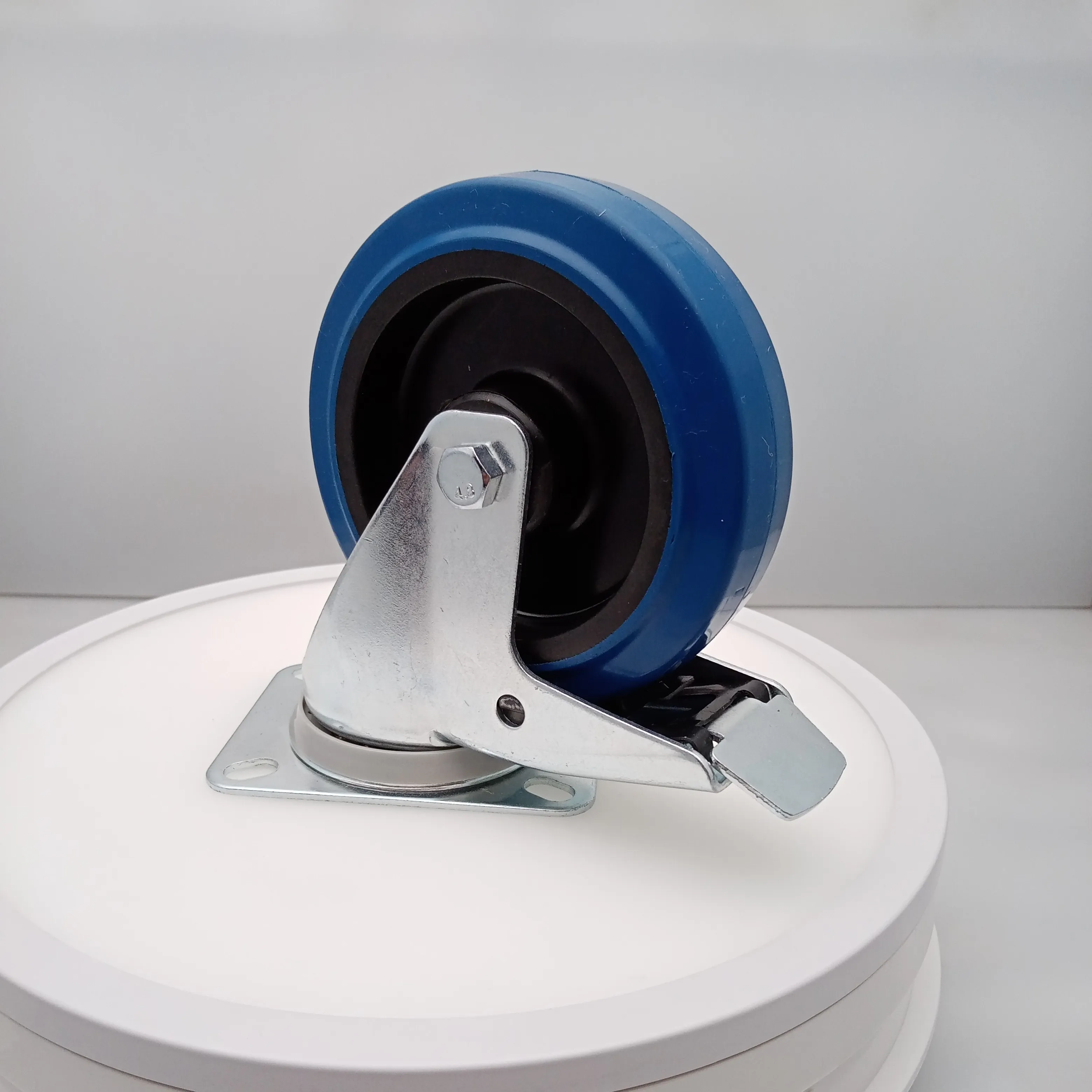 Swivel caster wheel with metal tread brake manufacturers can customize 4 / 5 / 6 / 8 inch bottom plate nylon casters wholesale