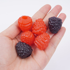 Grands accessoires réalistes en forme de framboises et de fraises sauvages pour desserts et gâteaux faits maison, ainsi que des décorations réalistes. - Product Image 3