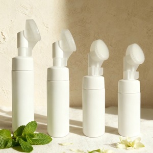 Fabricación de Botellas Dispensadoras de <span class=keywords><strong>Jabón</strong></span> Facial Redondas de Plástico Blanco de Alta Gama de 100 ml, 5 oz, 200 ml y 250 ml con Cepillo de Silicona - Product Image 1
