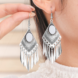Ensemble collier et boucles d'oreilles à pompons bohèmes pour femmes, en alliage plaqué argent antique, bijoux de fête, accessoires de mode - Product Image 2