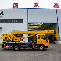 Camion-grue Sinotruk HOWO avec châssis 10T, flèche télescopique droite, commande hydraulique à distance