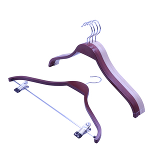 Perchas <span class=keywords><strong>Zara</strong></span> <span class=keywords><strong>de</strong></span> madera <span class=keywords><strong>de</strong></span> 45CM Perchas <span class=keywords><strong>de</strong></span> tienda <span class=keywords><strong>de</strong></span> ropa para hombres adultos - Product Image 1