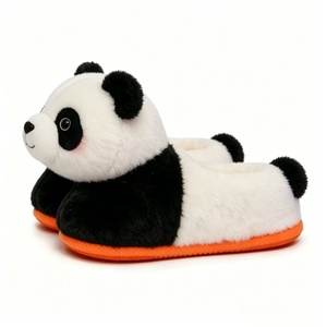 Pantoufles en peluche Panda personnalisées, mignonnes et moelleuses, pantoufles d'intérieur avec rembourrage en coton PP, design unisexe pour Halloween - Product Image 1