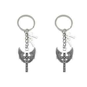 Porte-clés antique en alliage d'argent avec croix et ailes, accessoire de bijouterie portable en alliage de zinc pour cadeaux créatifs DIY - Product Image 1