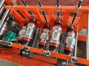 Sistema de formación de rollo de puerta enrollable de persiana de núcleo de motor Máquina formadora de puerta enrollable de corte hidráulico automático controlado por PLC - Product Image 2