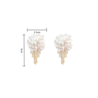 Boucles d'oreilles pour femmes à pompon fleur français, tendance et polyvalentes, avec un design exquis, nouveaux accessoires pour les oreilles