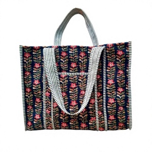Sac fourre-tout en coton matelassé à fleurs marine avec poignées rayées, style épaule spacieux, idéal pour le shopping, les voyages, la plage, le bureau et le quotidien - Product Image 1