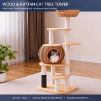 Arbre à chat multi-niveaux en bois et rotin, avec nid tressé à la main, panier bateau et poteaux à gratter en sisal pour chats de grande taille