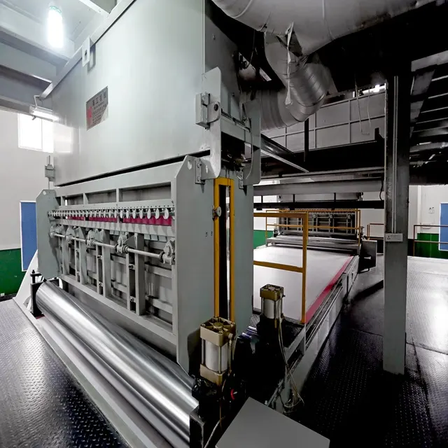 Pp سبونبوند محبوكة النسيج آلة التقويم غير المنسوجة النسيج لفة 4-12 طن يوميا قدرة الإنتاج HG محبوكة 1600-3200 مللي متر