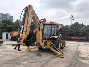 Chargeuse-pelleteuse d'occasion CAT 420F deux-en-un, équipement de chantier importé - Product Image 2