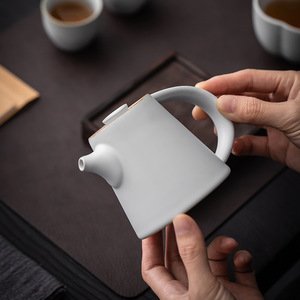 Théière carrée en porcelaine avec couvercle, rétro, blanche, pour le thé de l'après-midi - Product Image 1