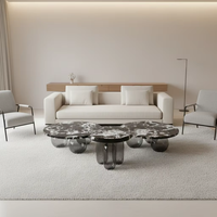 Table basse ronde en cristal artisanale de luxe moderne pour penthouse urbain, salon panoramique et salle VIP de restaurant de luxe