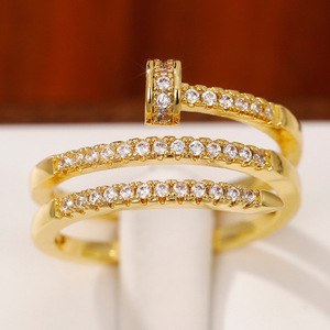 Anello a Spirale Stratificato per Donne, Gioiello da Dito Trendy e Alla Moda - Product Image 1