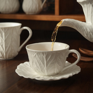 Ensemble tasse et soucoupe à café gaufré de style européen, style palais rétro, pour latte et Americano, en céramique, vaisselle hautement esthétique - Product Image 2