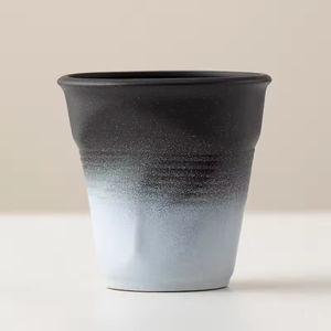 Tasse en papier 3D Design <span class=keywords><strong>Tasses</strong></span> pincées réutilisables Tasse <span class=keywords><strong>à</strong></span> <span class=keywords><strong>café</strong></span> créative et irrégulière <span class=keywords><strong>Tasses</strong></span> <span class=keywords><strong>à</strong></span> expresso Tasse en poterie froissée - Product Image 6