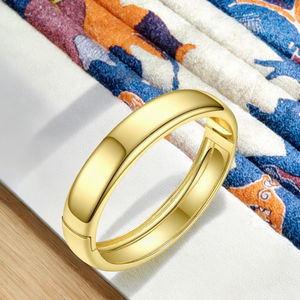 กำไลข้อมือโลหะผสมสำหรับผู้หญิง ลายเรขาคณิตขอบกว้าง ชุบเงินอย่างดี จาก CRAFTS HUB - Product Image 3