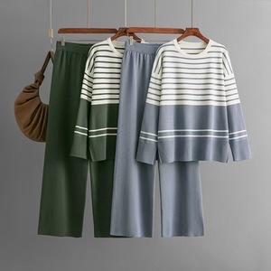 Vente en gros de vêtements design Offre Spéciale anti-rides col en O couleur bloc haut pour femme manches longues pulls rayés chauds pour femmes - Product Image 4