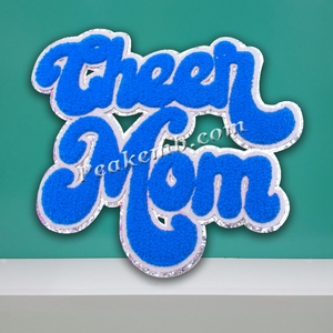 Parche bordado de chenilla hecho a mano Cheer Mom Iron-On con diseño de adorno de purpurina y decoración de cuentas en tela de lona - Product Image 3