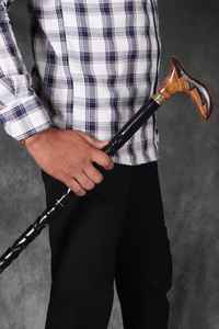 Mejore su Movilidad y Confianza al Caminar con el Elegante y Duradero Bastón de Resina y Madera - Product Image 4