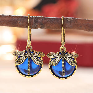 Pendientes colgantes de libélula chapados en oro con bisel de cristal azul y diamantes de imitación, estilo vintage para mujer, joyería de fiesta - Product Image 4