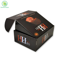 Boîtes d'expédition en papier noir jetables avec logo personnalisé imprimé en relief et revêtement UV pour l'emballage de t-shirts, vêtements, cadeaux, chaussures