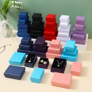 Embalaje de cajas de joyería de collar de pulsera de papel de cartón blanco de lujo con logotipo personalizado