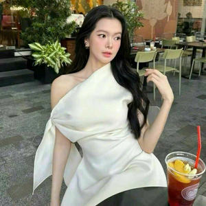 Vestido midi blanco de un solo hombro con lazo, detalle de lazo - Product Image 5