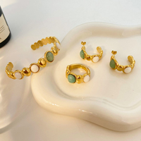 Bracelet ouvert joyas de acero inoxydable al por mayor acier inoxydable or 18 carats blanc jade contraste anneau boucle d'oreille ensemble de bijoux