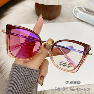 Lunettes de soleil à changement de couleur tendance pour femmes, protection UV400, monture en métal TR, verres PC, style transfrontalier - Product Image 3