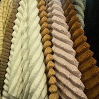 Tissu en polaire corail doux, chaud, épais et moelleux à larges rayures gaufrées pour la décoration intérieure et les vêtements de détente – Vente en gros