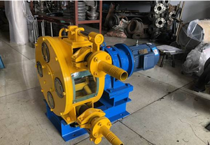 Pompe péristaltique industrielle pour le transport du béton, tuyau NBR, modèle HRB20-HRB125, débit de 0,25 à 75 m/h, pression de 1,0 MPa, fonte. - Product Image 4
