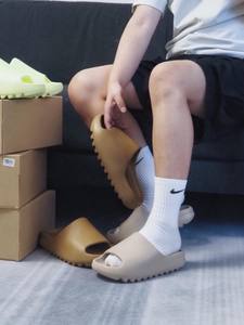 Pantoufles de haute qualité à bout rond, semelle épaisse, respirantes, antidérapantes, légères, confortables, dessus en EVA, toutes saisons, pour hommes et femmes - Product Image 5