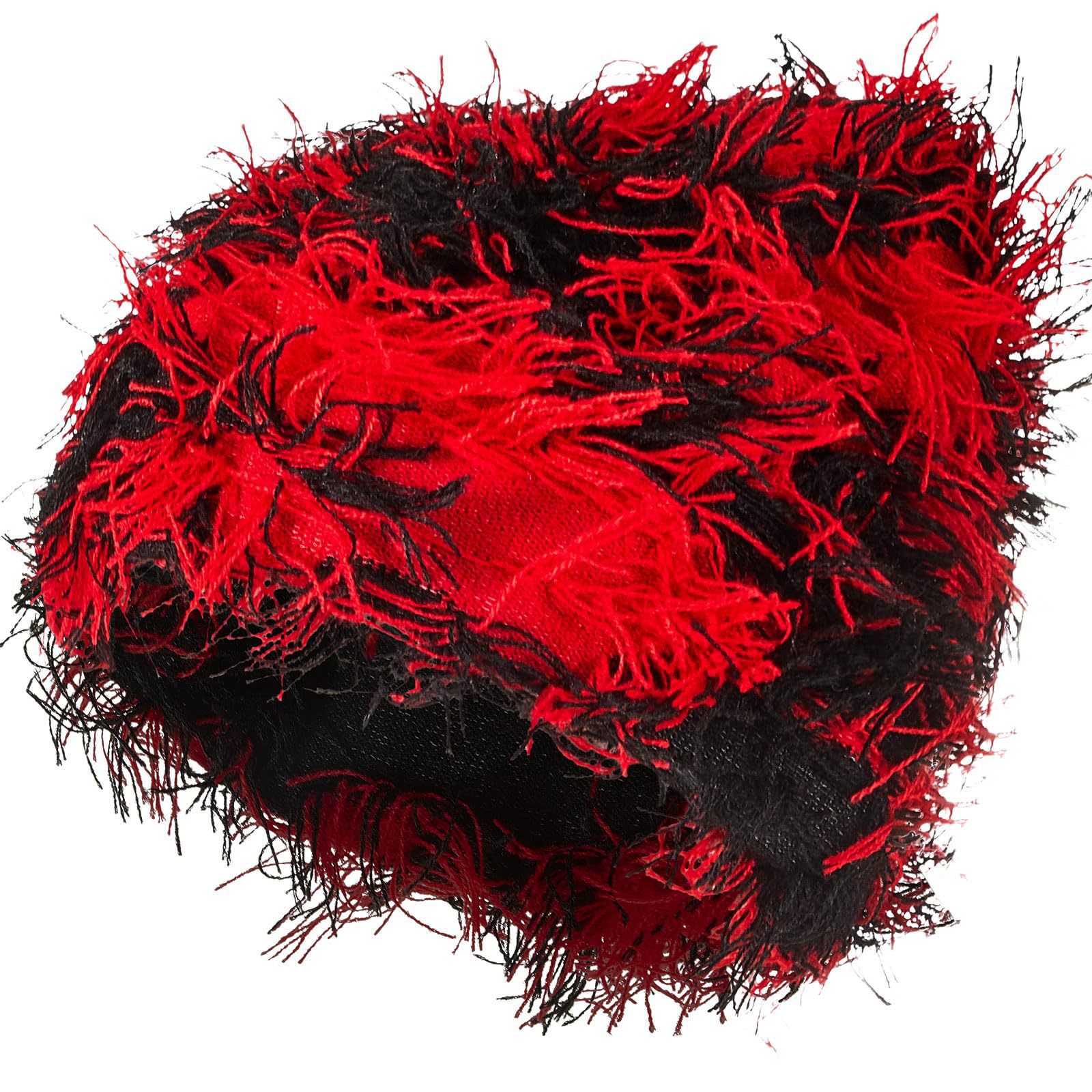 Fond rouge, barbe noire et rouge.