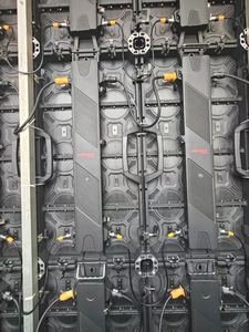 Mur vidéo LED professionnel à louer, pas de pixel visible, 2,97 mm, 4500 nits de luminosité, 14-16 bits, taux de rafraîchissement 7680 Hz, pour extérieur - Product Image 6