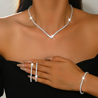 Parure de bijoux polyvalente en V, boucles d'oreilles à pampilles en strass brillants, bracelet tennis et colliers ras du cou pour femme
