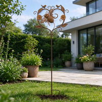 Décoration de jardin en fer forgé vintage résistante aux intempéries en forme de cœur et d'abeille avec piquets pour pelouse, patio et extérieur