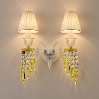 Applique murale en cristal à 2 têtes, style luxe léger français, avec cadre en fer plaqué, abat-jour en tissu et pompon en cristal jaune, pour chambre, hôtel, villa, hall