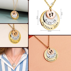 Collier pendentif AOFEI personnalisé en acier inoxydable 316L triple ton, avec empreinte de pied de bébé, gravable, bijou pour jeune maman - Product Image 2