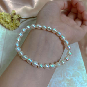 महिलाओं के लिए सरल लोचदार धागा जकड़न ताजा पानी मोती कंगन - Product Image 4