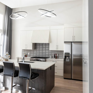 Meubles de cuisine modulaires sur mesure CANA Assemble Project, armoires en bois blanc doux style Shaker avec îlot et évier, provenant du Vietnam - Product Image 3