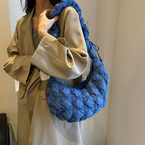 Sac à bandoulière matelassé de luxe personnalisé avec logo, grande capacité, style féminin, sac à main - Product Image 6