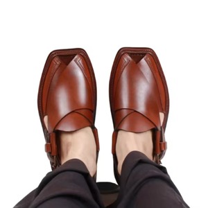 Sandales Peshawari Chappal pour hommes, mode décontractée, fabriquées à la main, flexibles, légères, respirantes et confortables - Product Image 1