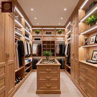 Ensemble de meubles de chambre à coucher de luxe en bois massif, comprenant une armoire ouverte avec portes coulissantes, un dressing au design personnalisable et une armoire Shaker minimaliste