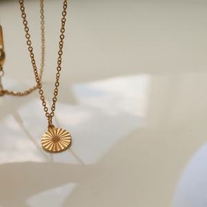 Collar con Colgante Personalizado en Acero Inoxidable Chapado en Oro, Diseño 2025, Venta al Por Mayor, Sin Deslustre - Product Image 1