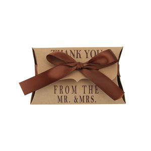 Contenedor de adorno Caja de papel Kraft Forma De Almohada Cajas de embalaje de dulces para fiesta Postre Baby Candy Stand Estuche envuelto en cinta - Product Image 1