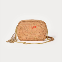 Venta al por mayor personalizada bolso para mujer de Corcho correa cadena borla bandolera cuadrada certificada