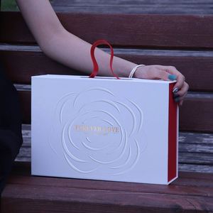 Modern <b>White</b> Specialty Art Paper Bronzing Rectangular Portable Gift <b>Box</b> with Handle - Product Image 1